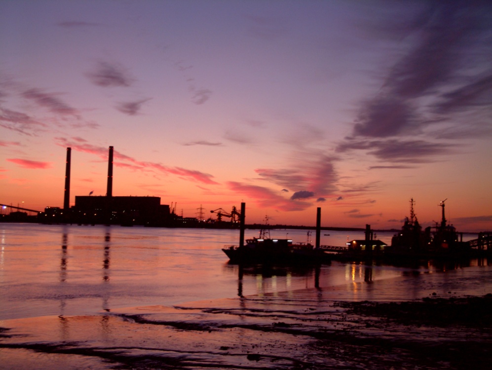 Sunrise on the Thames at Gravesend