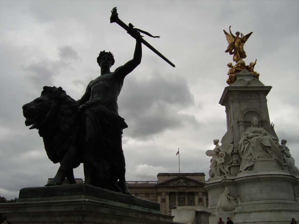 Victoria Monument, London