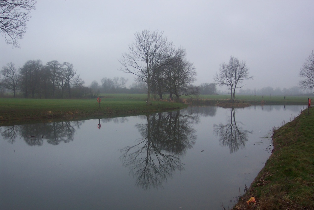 Serpentine Lake, Hylands park, Chelmsford, Essex. early morning photo by Dave Fox