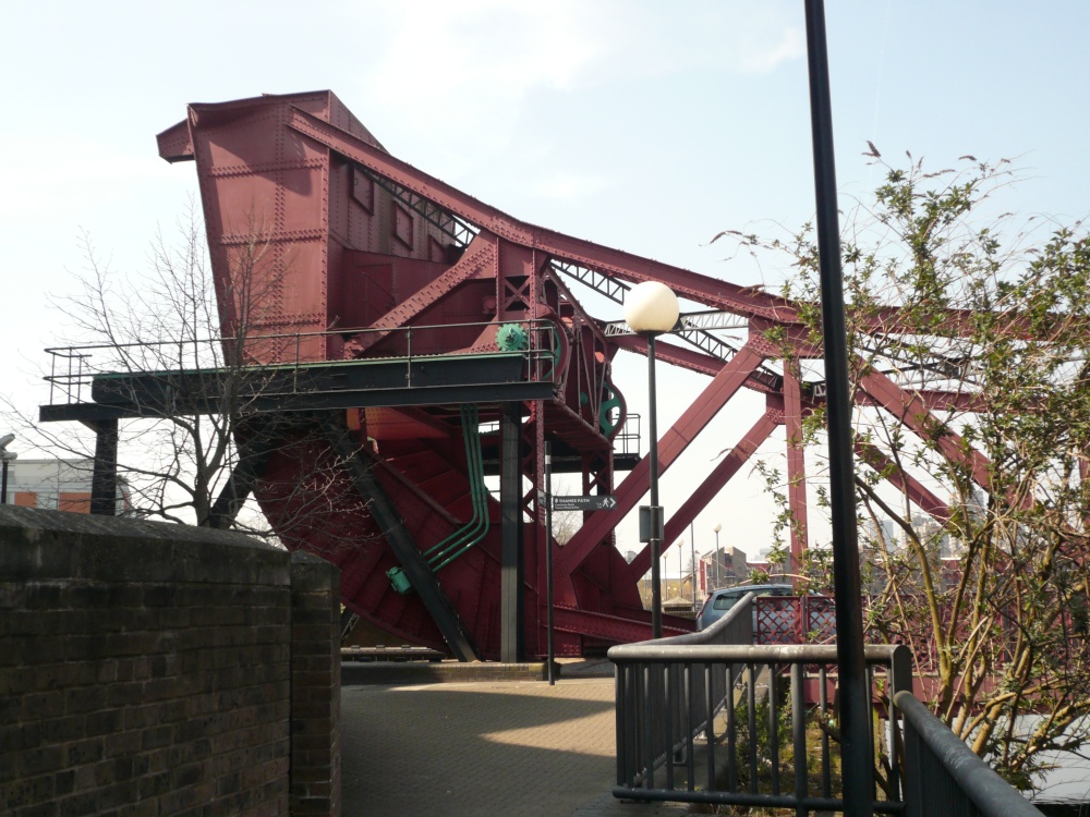 Bridge along the Thames in the east end