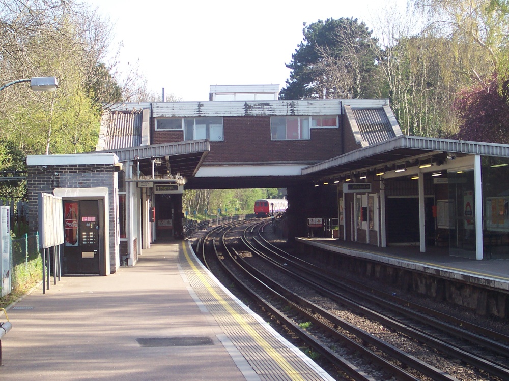 Ickenham Station