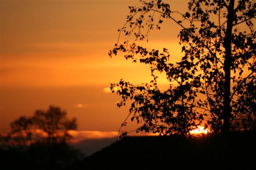 Sun going down over Barwell, Leicestershire. Taken with 400mm sigma apo pro lens,canon 350d