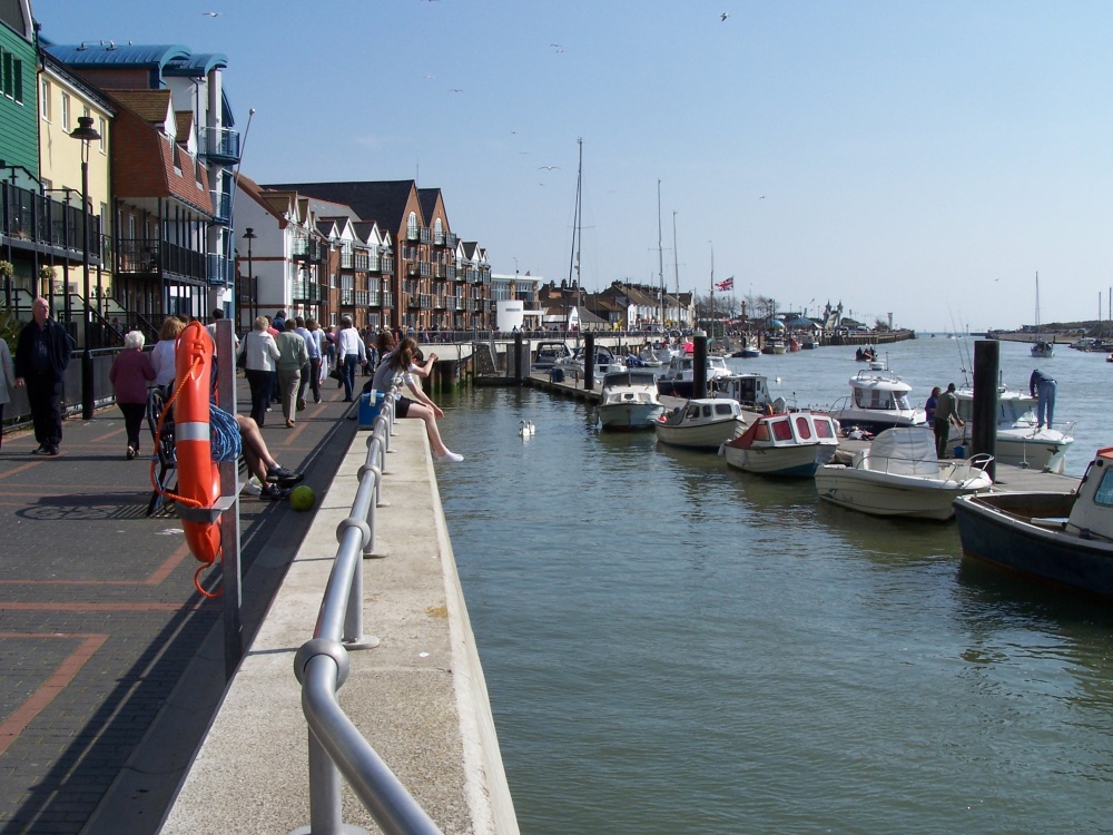 Walking along river Arun in Littlehampton Easter 2007