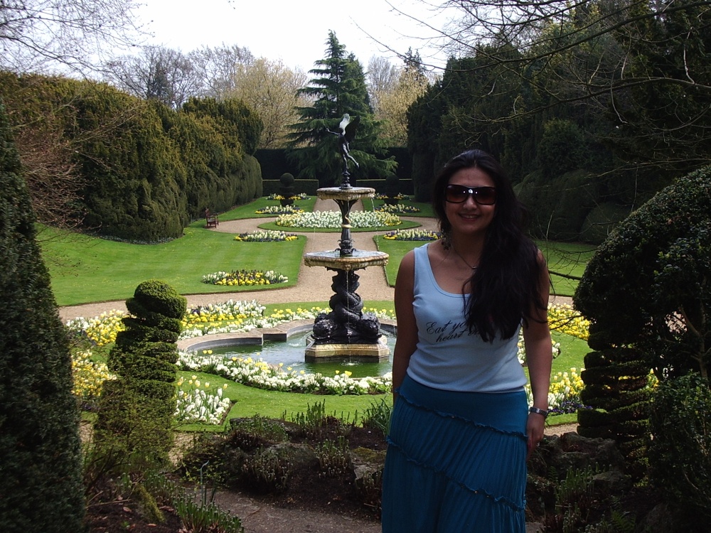 Ascott House the Dutch garden photo by Francis Badger