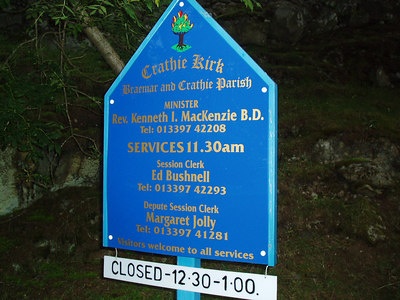 Crathie Kirk Signpost photo by Marie Hawthorn
