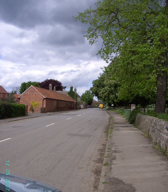 Village Street. Cromwell, Notts