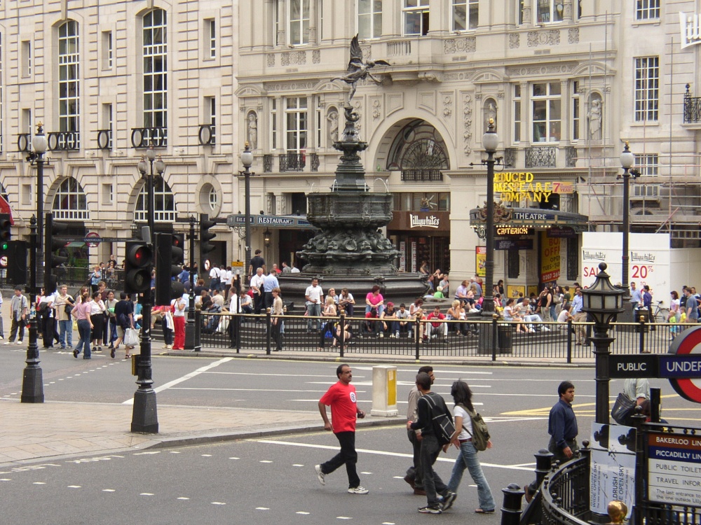Eros, Piccadilly Circus in London, 2002