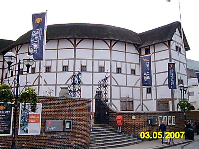 Shakespeare's Globe Theatre, London photo by Terry Alan Harman