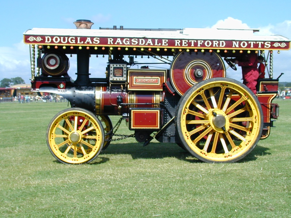 Dreadnought Traction Engine 2000