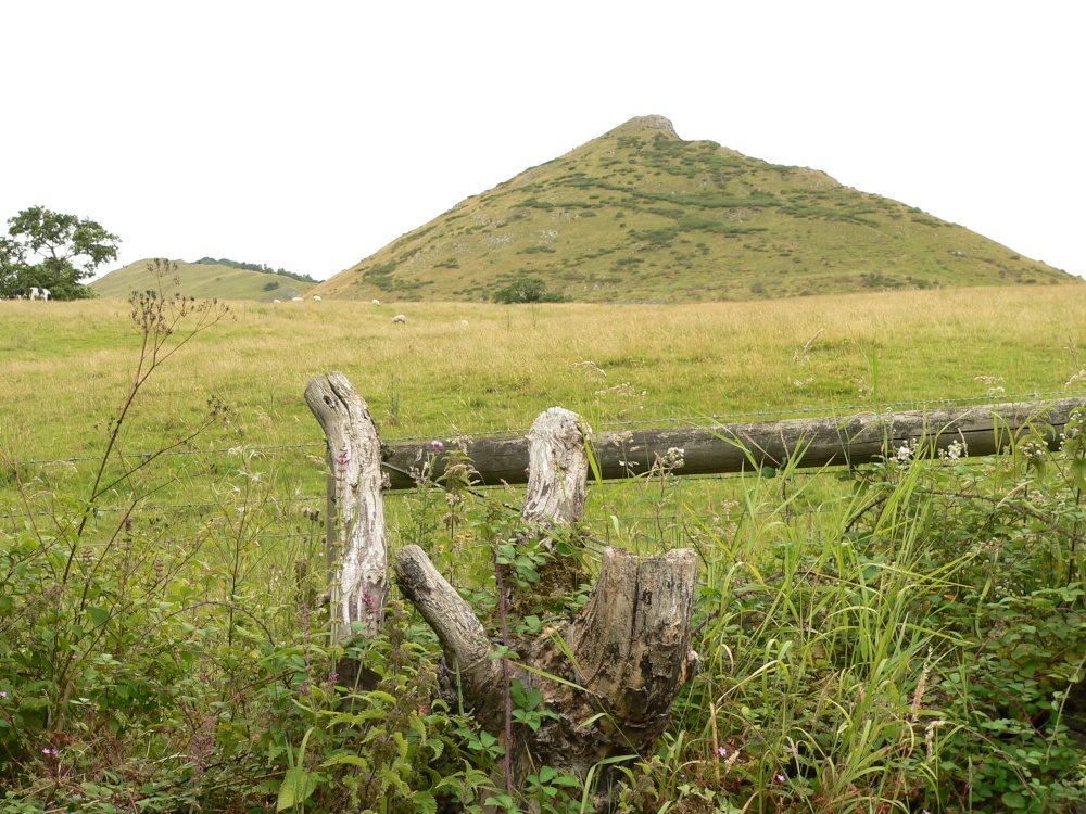 Thorpe Cloud, Peak District, Derbyshire photo by Karel Varhaník