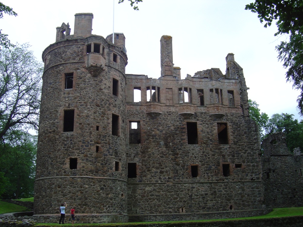 Photograph of Huntly Castle (Aberdeenshire)