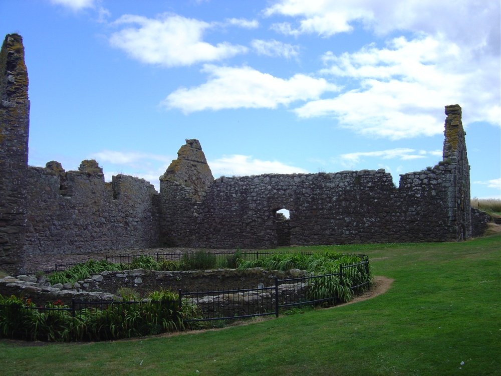 Dunnottar Castle, Aberdeenshire, Scotland photo by lucsa