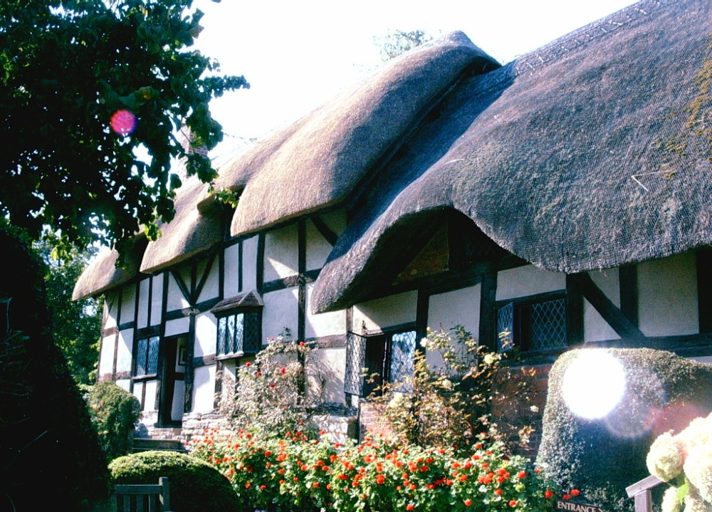 Ann Hathaway's Cottage, Stratford-upon-Avon, Warwickshire photo by PirateDuchess