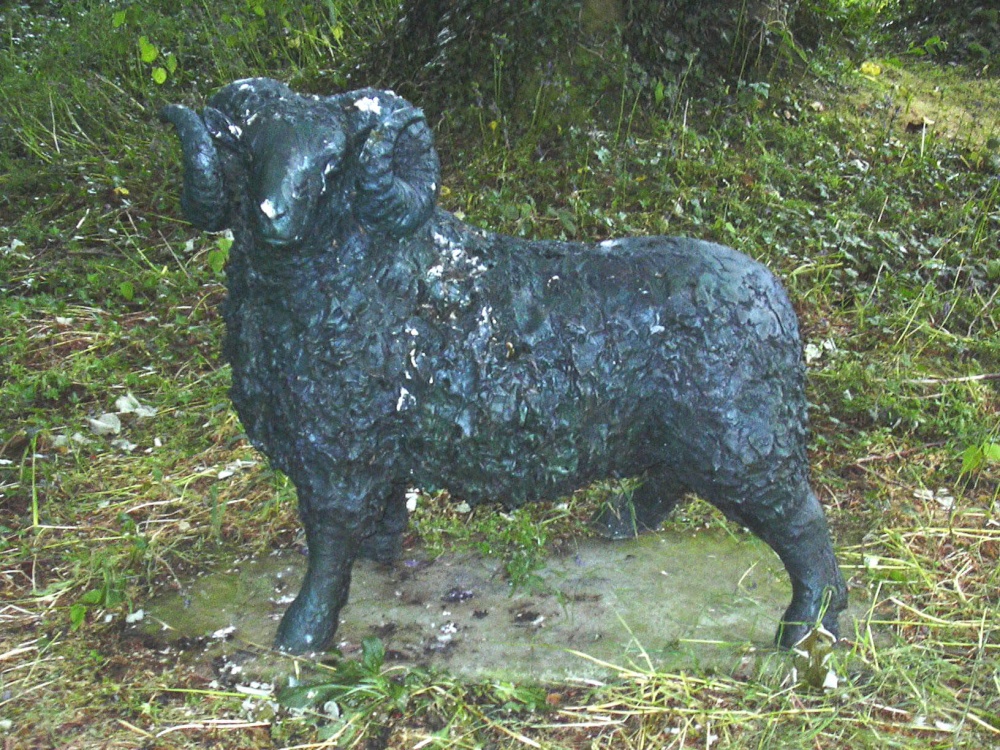 Renishaw Gardens sculpture park, Killamarsh, Derbyshire photo by Steve Willimott