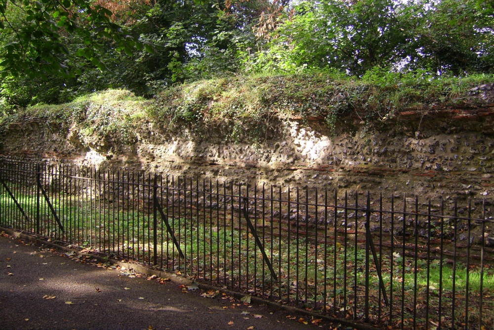 Verulamium Park - Roman Wall, St Albans, Hertfordshire photo by Jens Eichstaedt