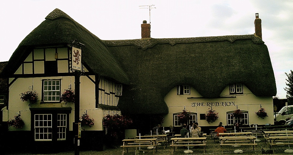 Photograph of The Red Lion Pub, Avebury, Wiltshire