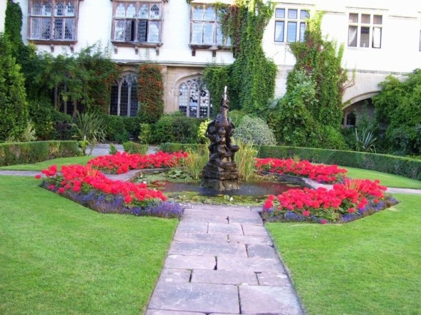 Fountain in courtyard garden, Coombe Abbey