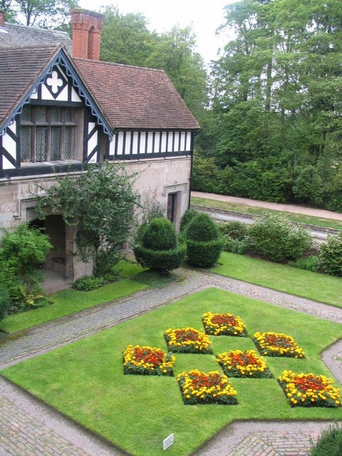 Baddesley Clinton Manor, interior garden,