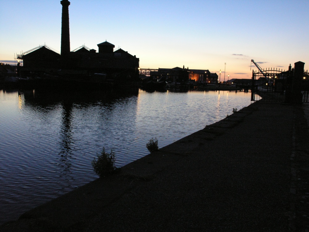 Photograph of Ellesmere Port at Night
