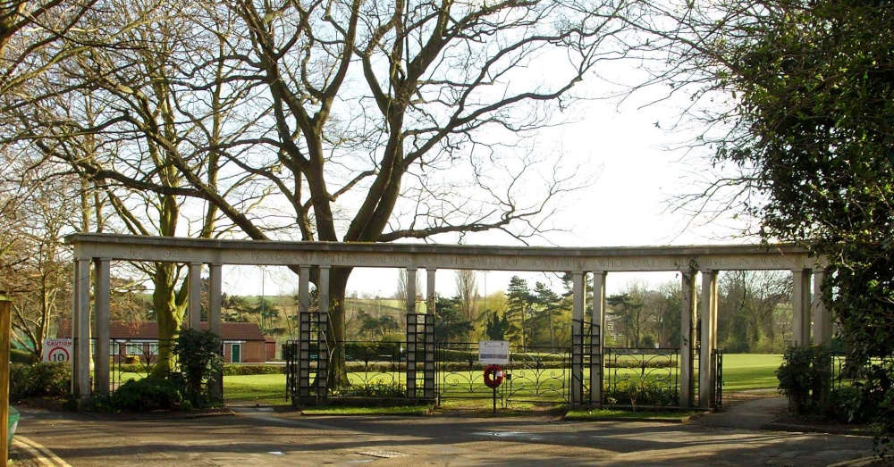Photograph of War Memorial, Southwell, Nottinghamshire