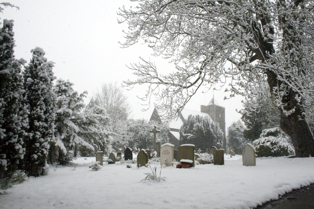 Photograph of Luddesdowne Church in the snow 2008