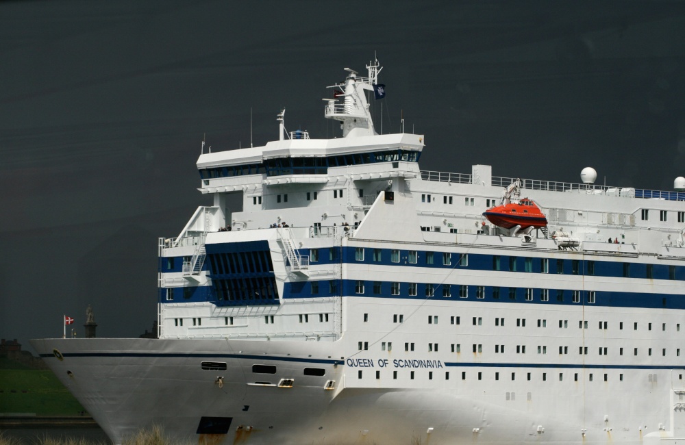 A Queen Entering The Tyne.