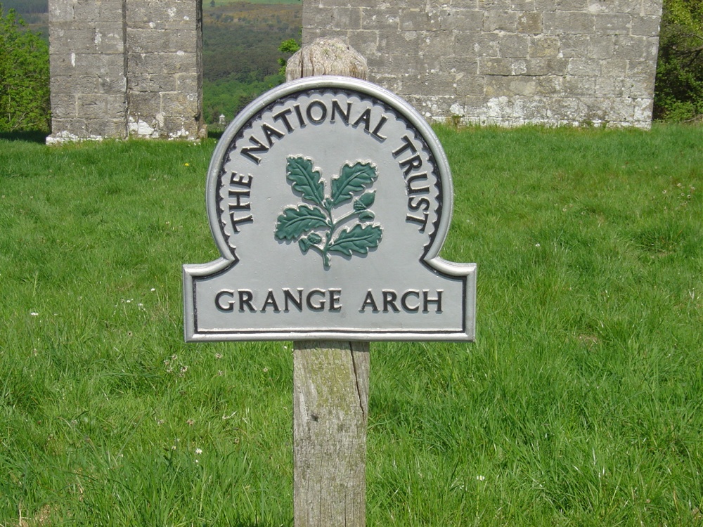 Grange Arch photo by lucsa