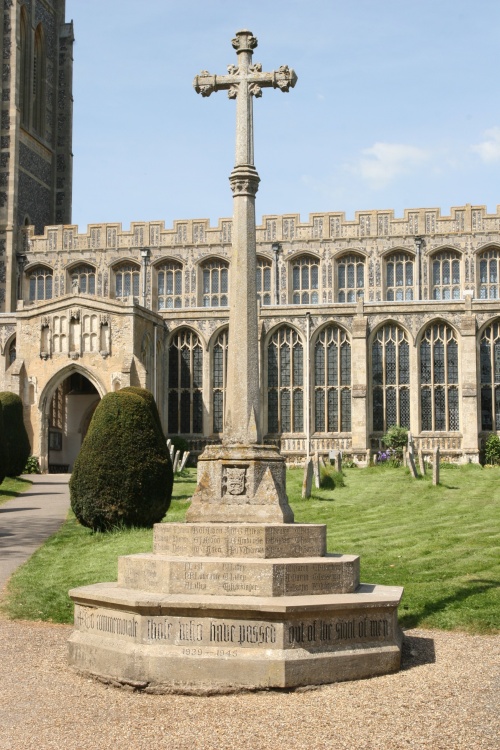 War Memorial in Holy Trinity Churchyard