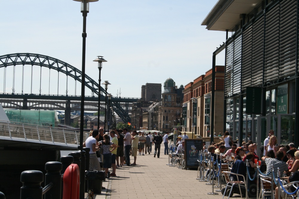 Sunday lunch time on Quayside Newcastle