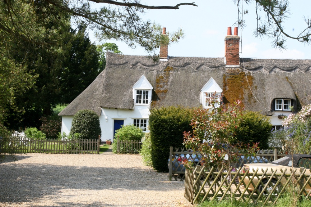 Photograph of Thatched cottage in Dalham