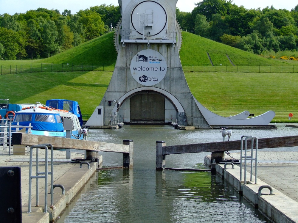 Falkirk wheel photo by Andy Edwards