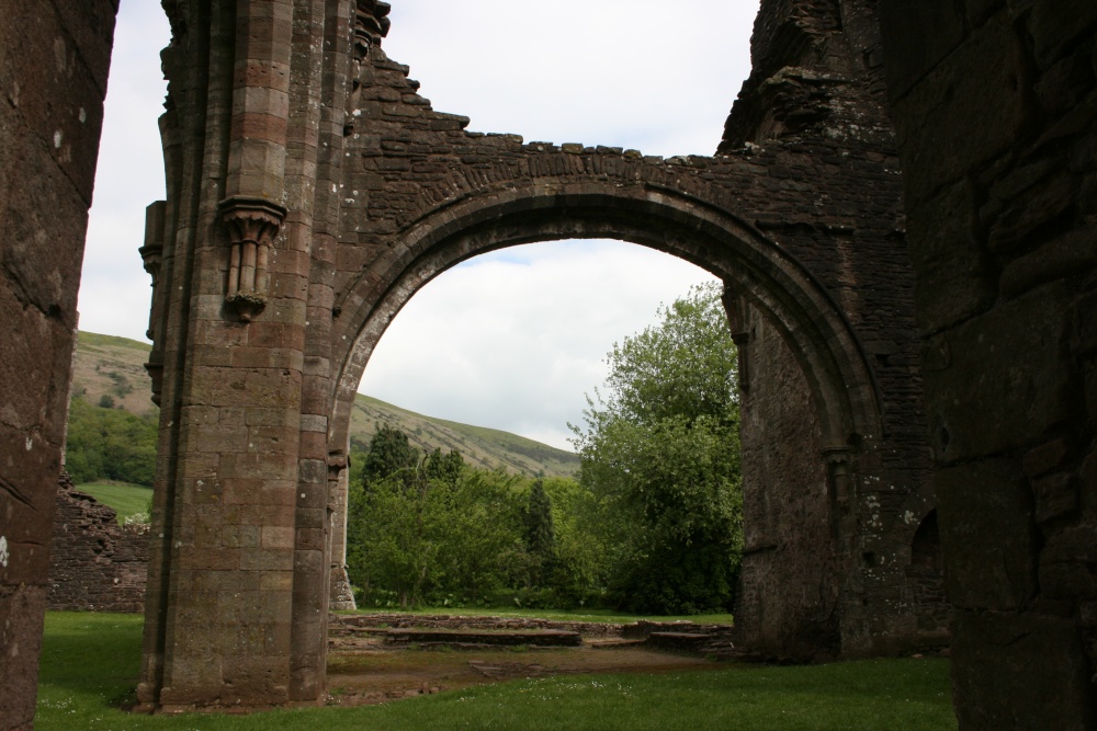 Llanthony Priory photo by Sue H