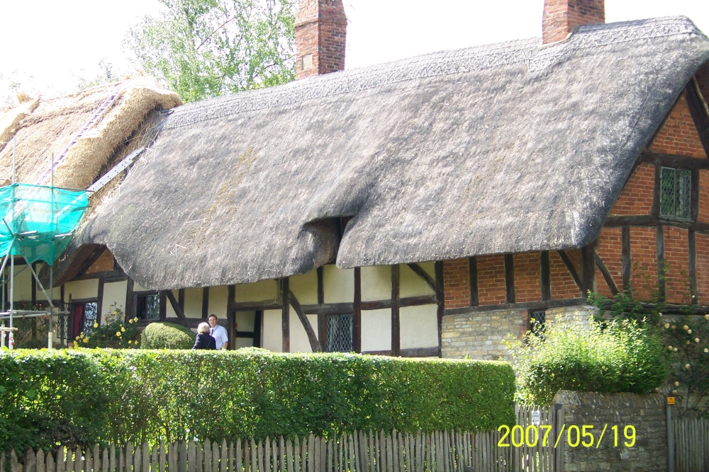 Anne Hathaway's Cottage photo by Karen Richardson
