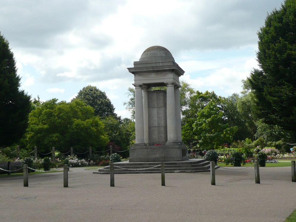 War Memorial in Vivary Park
