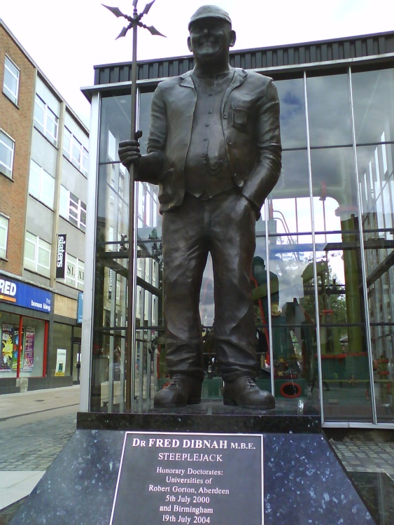 The statue of Fred Dibnah.