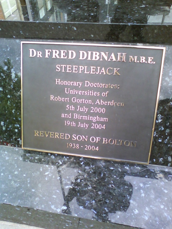 The statue of Fred Dibnah.