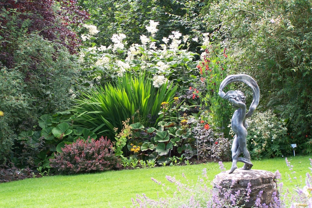 Garden at Dalemain, Penrith, Cumbria photo by Eric Heijmans