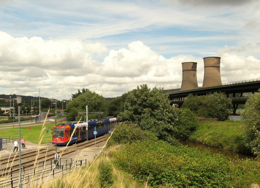 Sheffield supertram going into Meadowhall with the (now demolished) Tinsley towers and the M1