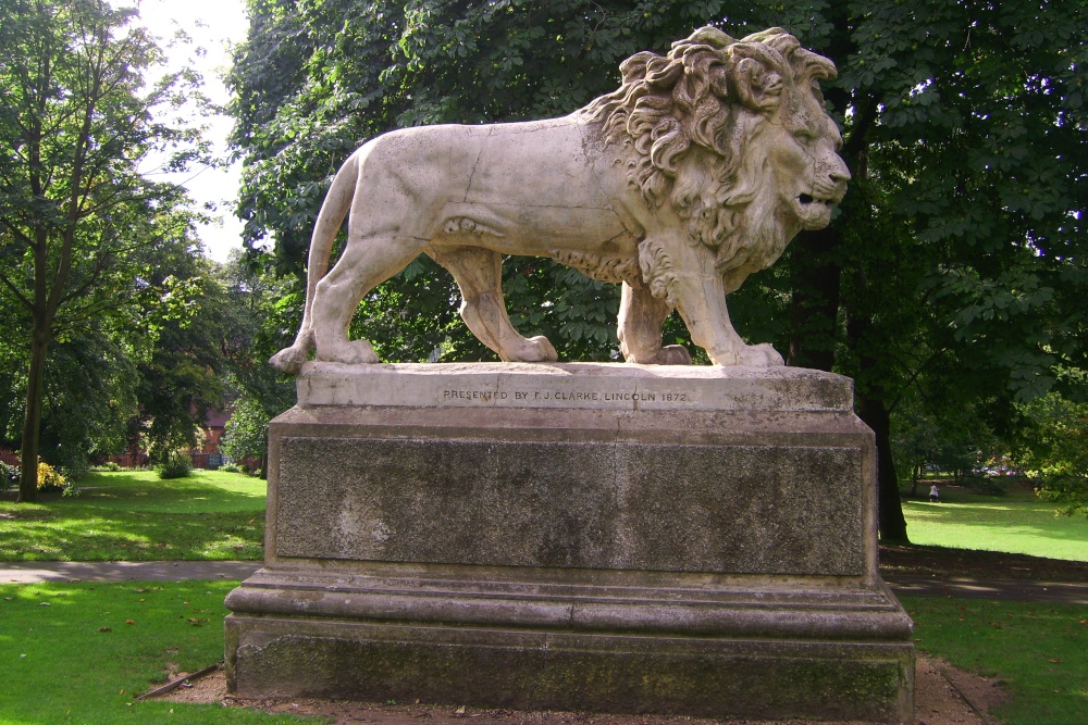 Lincoln Arboretum, Lion Statue