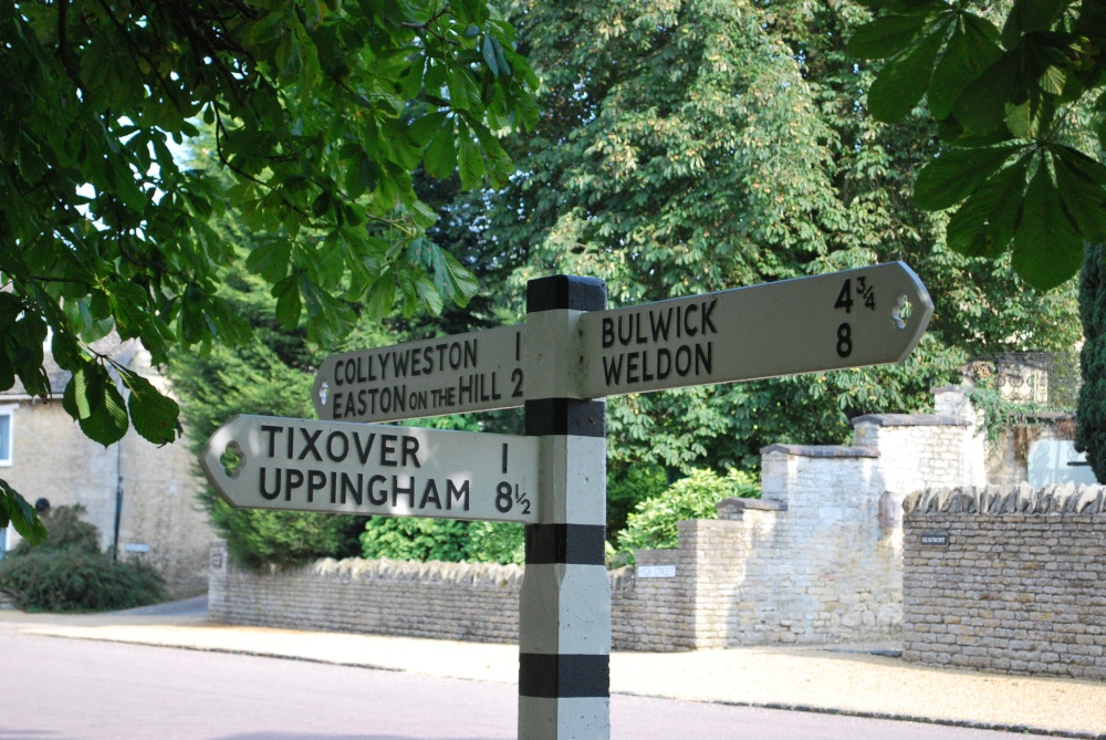 Road sign in Duddington