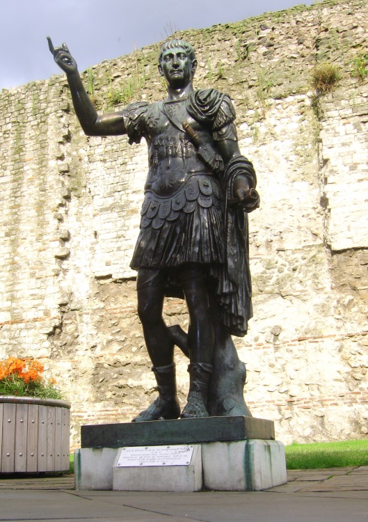 Tower Hill, Statue of Roman Emperor Trajan