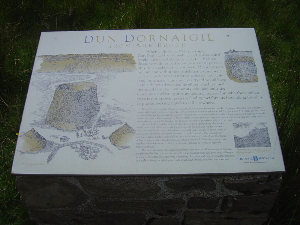 Dun Dornaigil Broch photo by lucsa