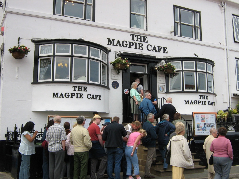 Must be good food in there!