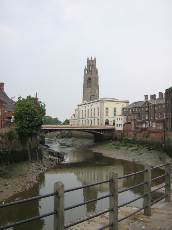 Lowish tide, Stump in distance