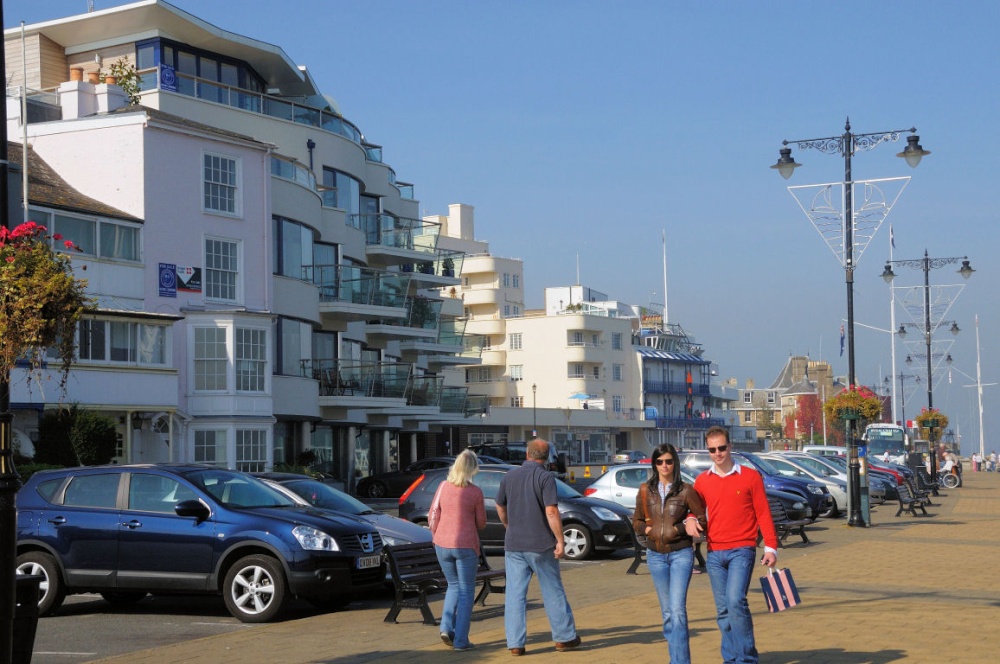 Photograph of Cowes - Sea Front Promenade