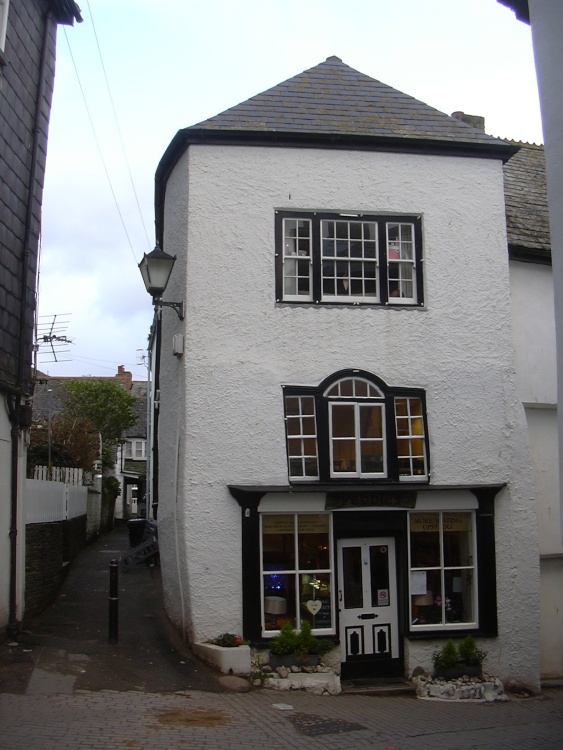 Temple Bar, England's narrowest street.
