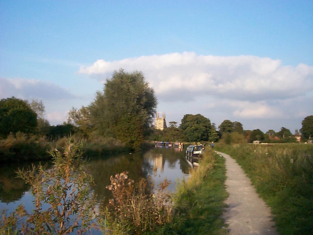 1999 view along the canal towards Hungerford