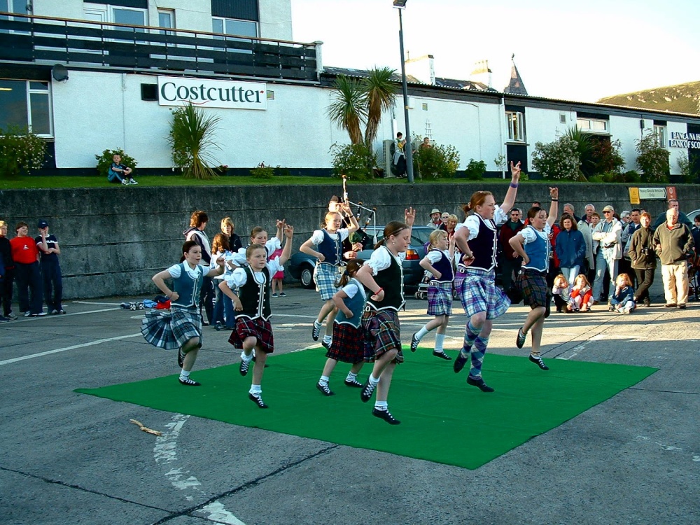 Dancers performing with the Junior Pipe Band