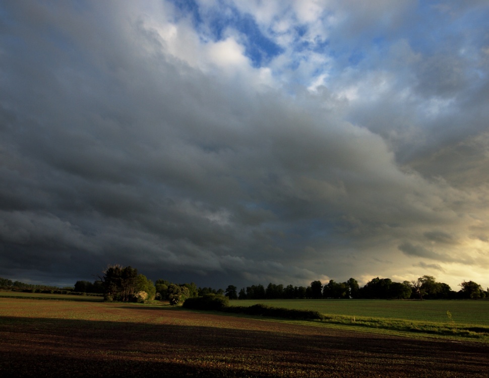 Rainclouds approaching Middle Claydon, Bucks