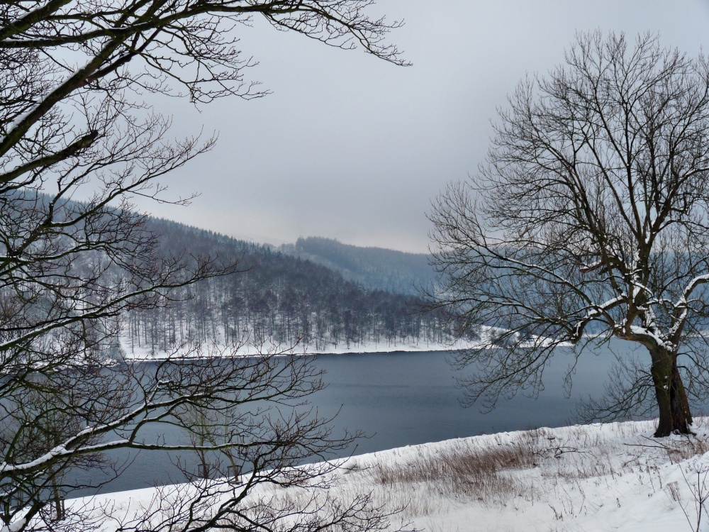 Ladybower Reservoir in snow, Derbyshire 05 Feb 2009